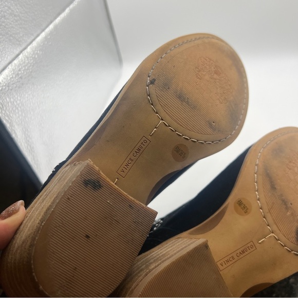 VINCE CAMUTO Women’s Black Suede Grommet Detail Prafinta Ankle Boots Size 6 - Picture 6 of 7